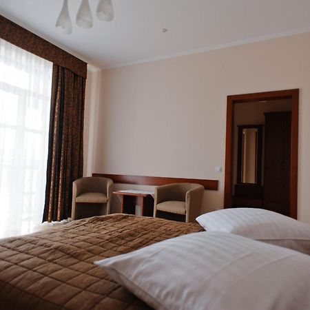 Karpaty Hotel Хуст Экстерьер фото