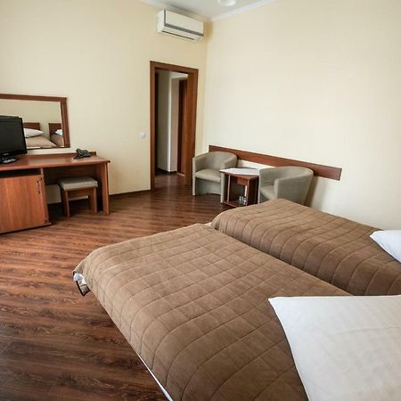 Karpaty Hotel Хуст Экстерьер фото