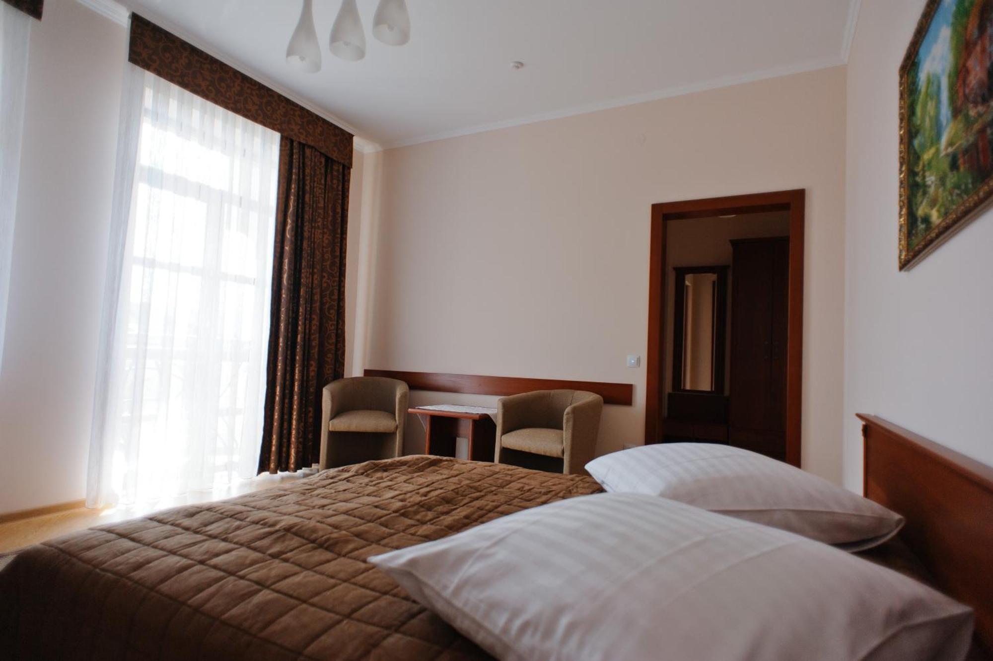 Karpaty Hotel Хуст Экстерьер фото