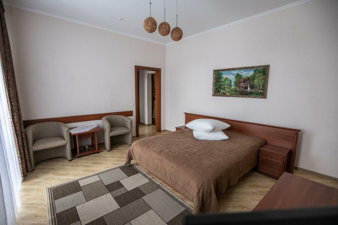 Karpaty Hotel Хуст Экстерьер фото