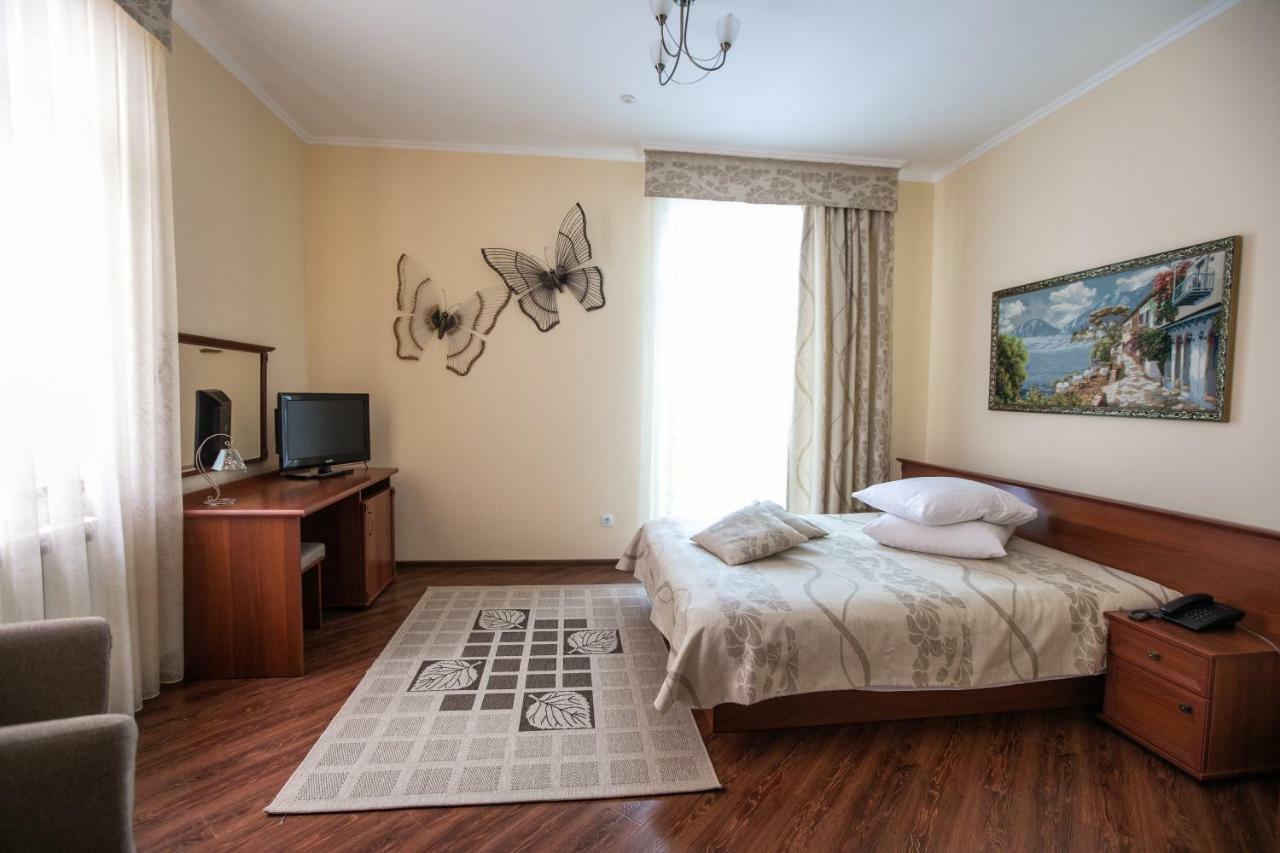 Karpaty Hotel Хуст Экстерьер фото